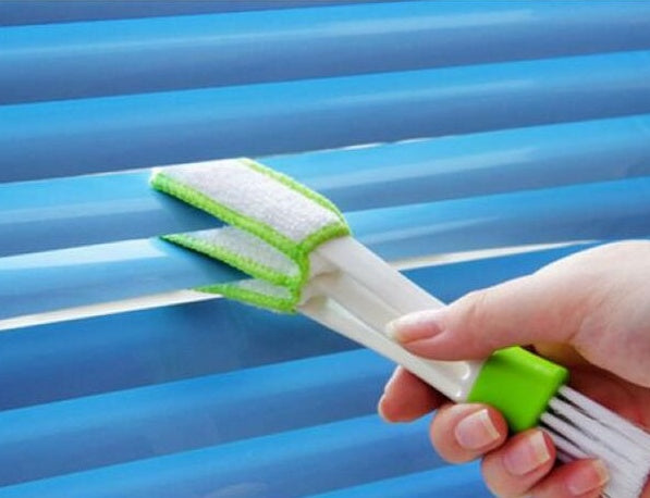 Double-sided cleaning brush for dusting dashboards and keyboards, featuring soft rag blinds for efficient household use.