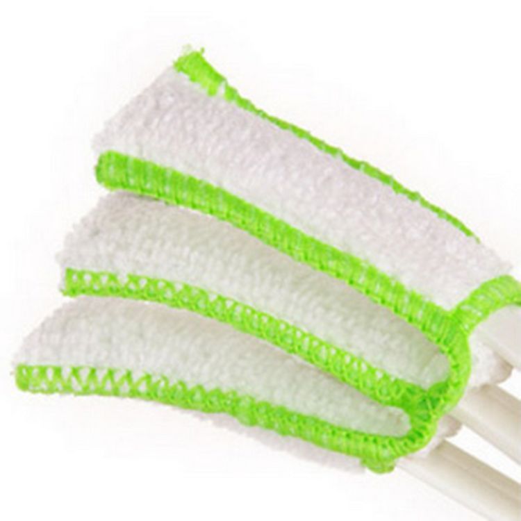 Double-sided cleaning brush for dusting dashboards and keyboards, featuring soft rag blinds for efficient household use.