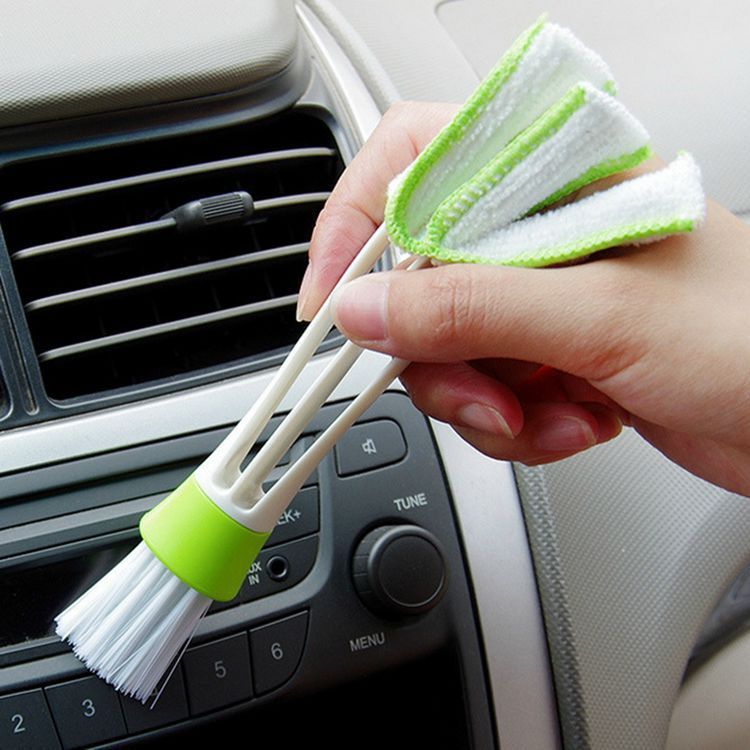 Double-sided cleaning brush for dusting dashboards and keyboards, featuring soft rag blinds for efficient household use.